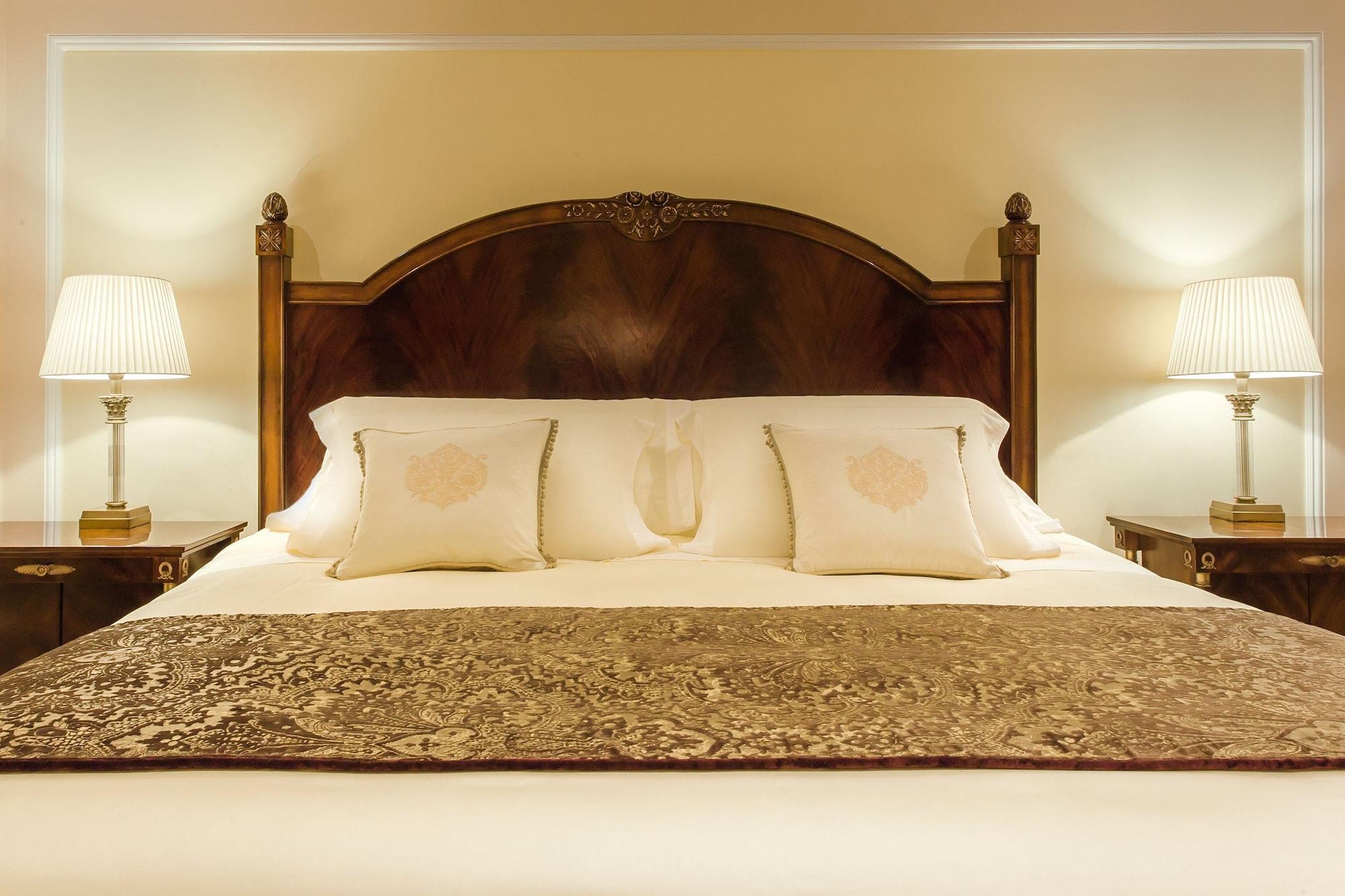 The Regency Hotel Kuwait Kuwait City Eksteriør bilde A bed