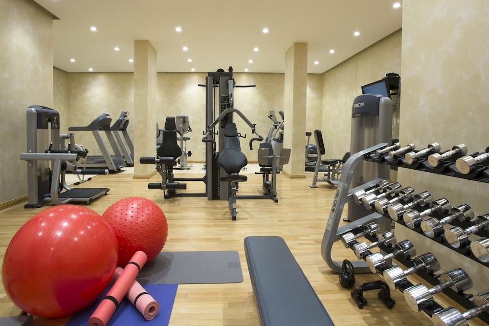 The Regency Hotel Kuwait Kuwait City Eksteriør bilde A gym at a hotel