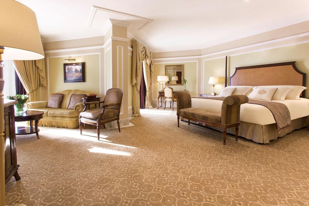 The Regency Hotel Kuwait Kuwait City Eksteriør bilde A suite at the Waldorf Astoria New York