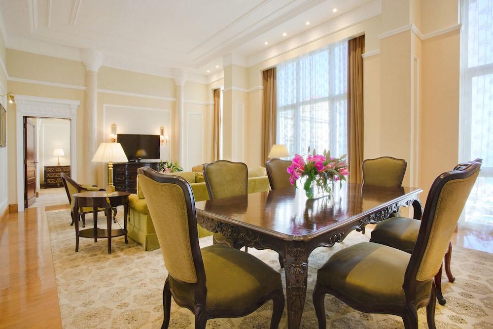 The Regency Hotel Kuwait Kuwait City Eksteriør bilde The interior of a suite at the Ritz-Carlton, Boston