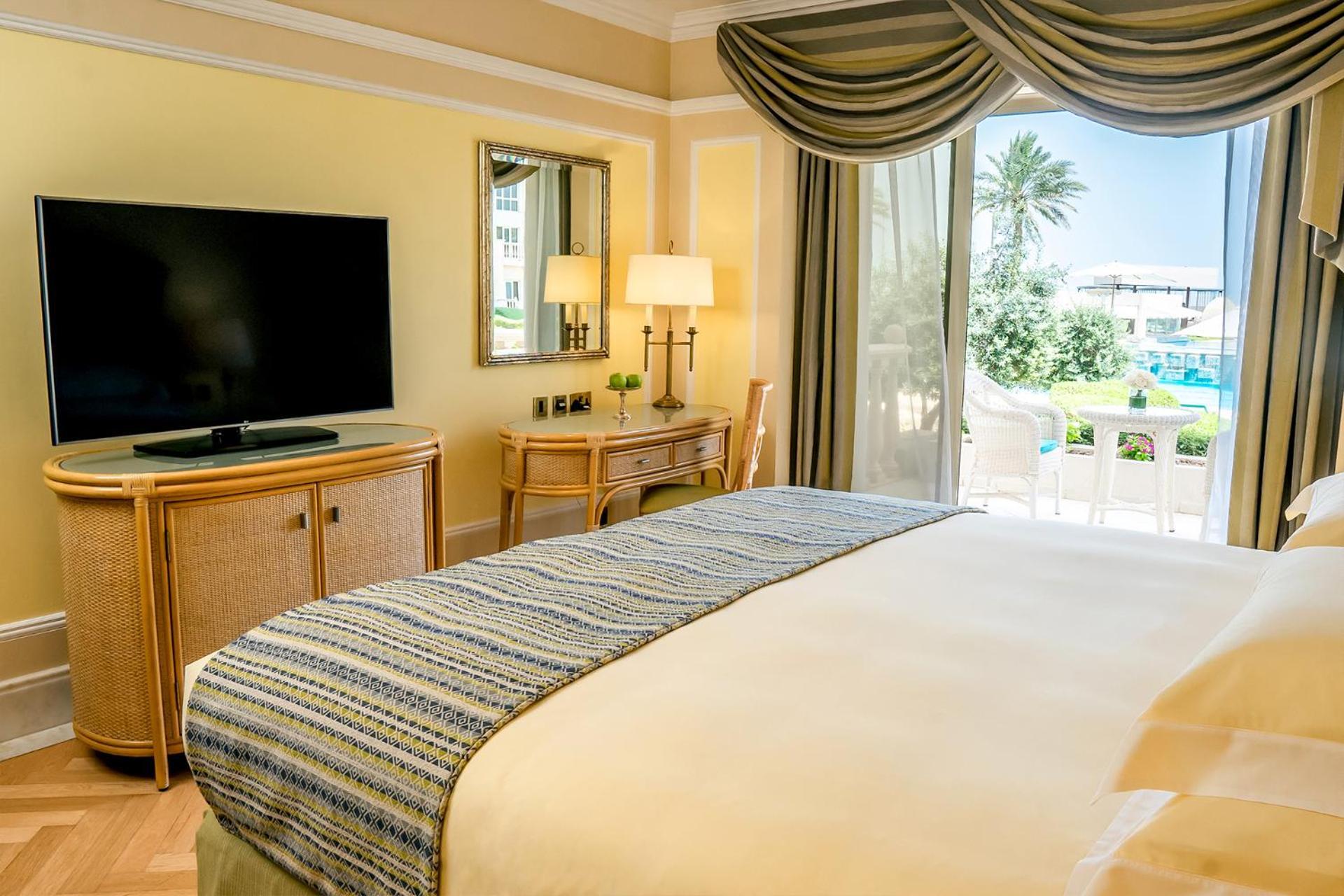The Regency Hotel Kuwait Kuwait City Eksteriør bilde Deluxe Room