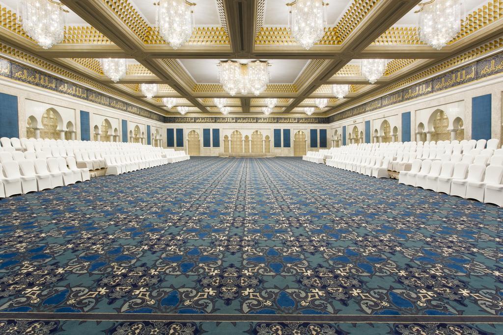 The Regency Hotel Kuwait Kuwait City Eksteriør bilde The interior of the main hall